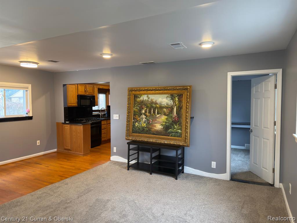 8320 Robindale Avenue, Dearborn Heights, MI 48127 — Photo 14