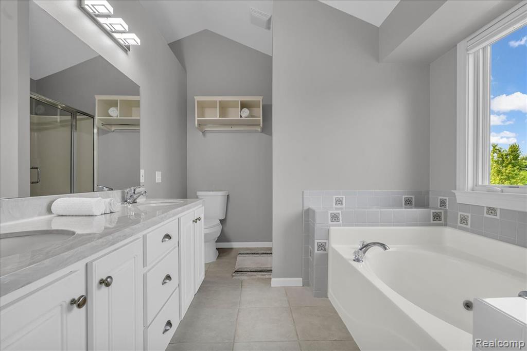 8327 Parkside Drive, Grand Blanc, MI 48439 — Photo 26