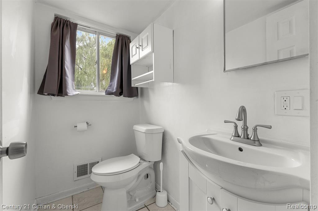 9032 Arlington Drive, Ypsilanti, MI 48198 — Photo 18