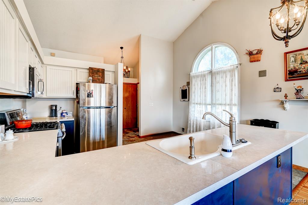 1807 PEBBLE CREEK Drive, Canton, MI 48188 — Photo 16