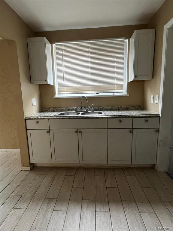 8260 COYLE Street, Detroit, MI 48228 — Photo 4