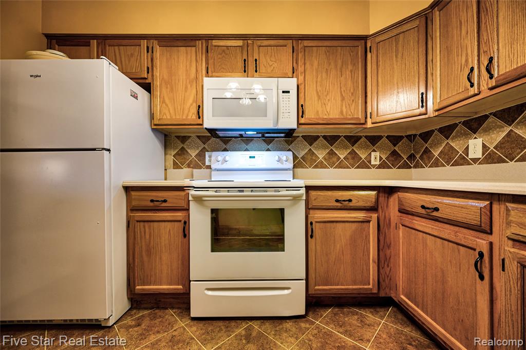 61051 Greenwood Drive, South Lyon, MI 48178 — Photo 23