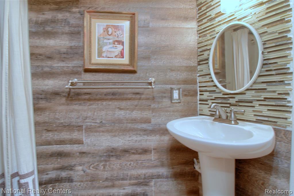 702 Royal Avenue, Royal Oak, MI 48073 — Photo 26