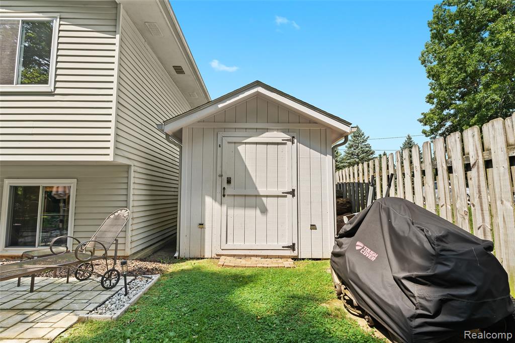 9438 Waite Drive, Fenton, MI 48430 — Photo 27