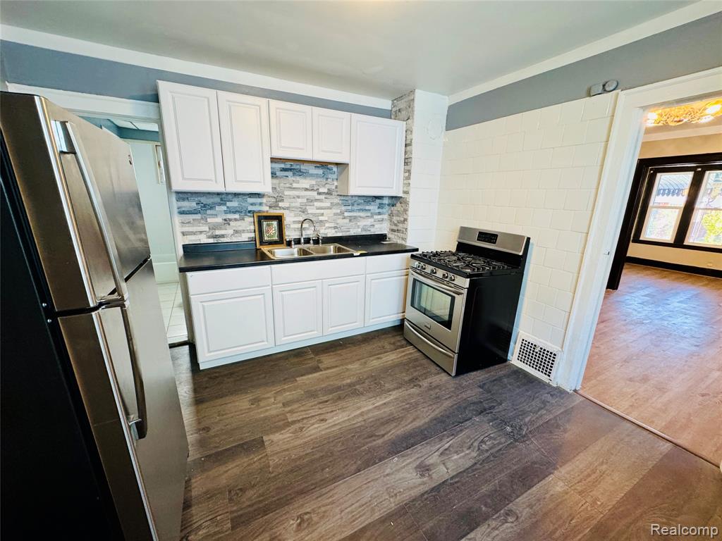 11667 Mitchell Street, Hamtramck, MI 48212 — Photo 12