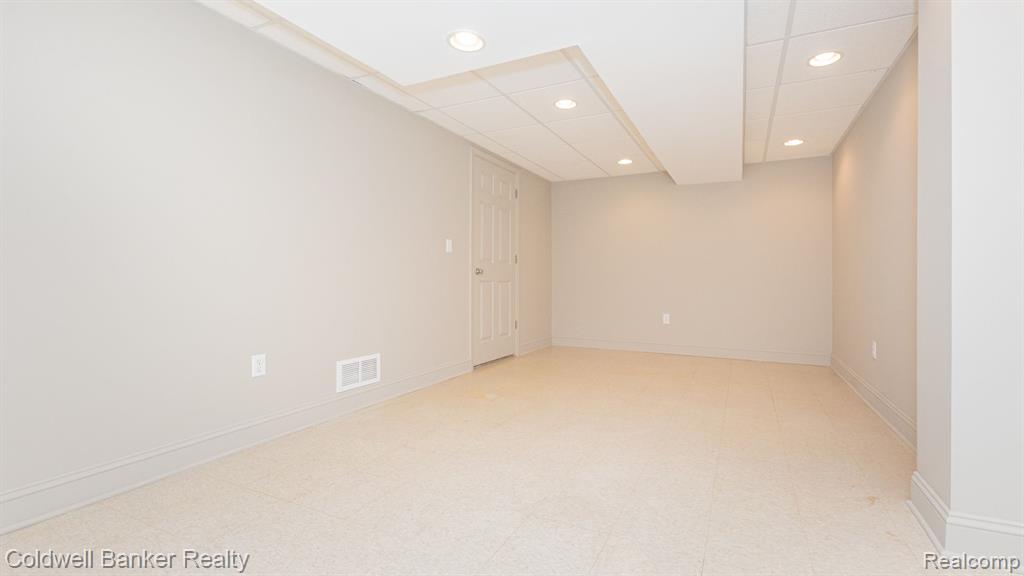 13541 CHRISTINA Lane, Belleville, MI 48111 — Photo 50