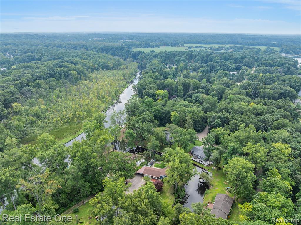 9425 Galatian Drive, Whitmore Lake, MI 48189 — Photo 31