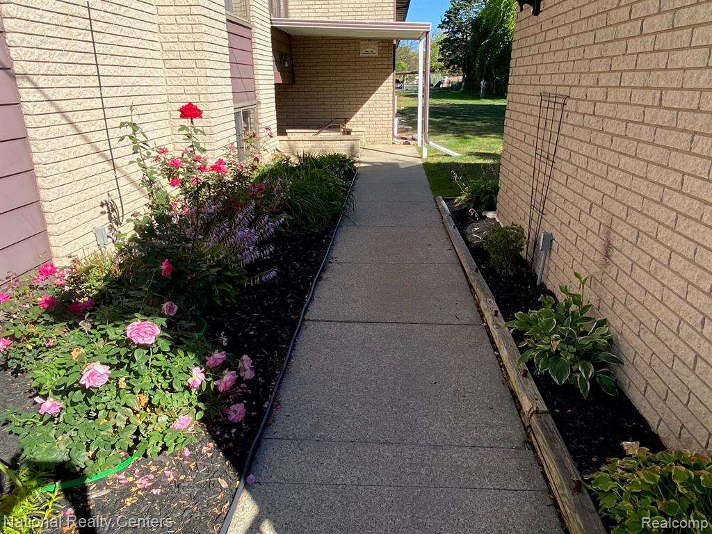 995 N Cass Lake Road, 237, Waterford, MI 48328 — Photo 12