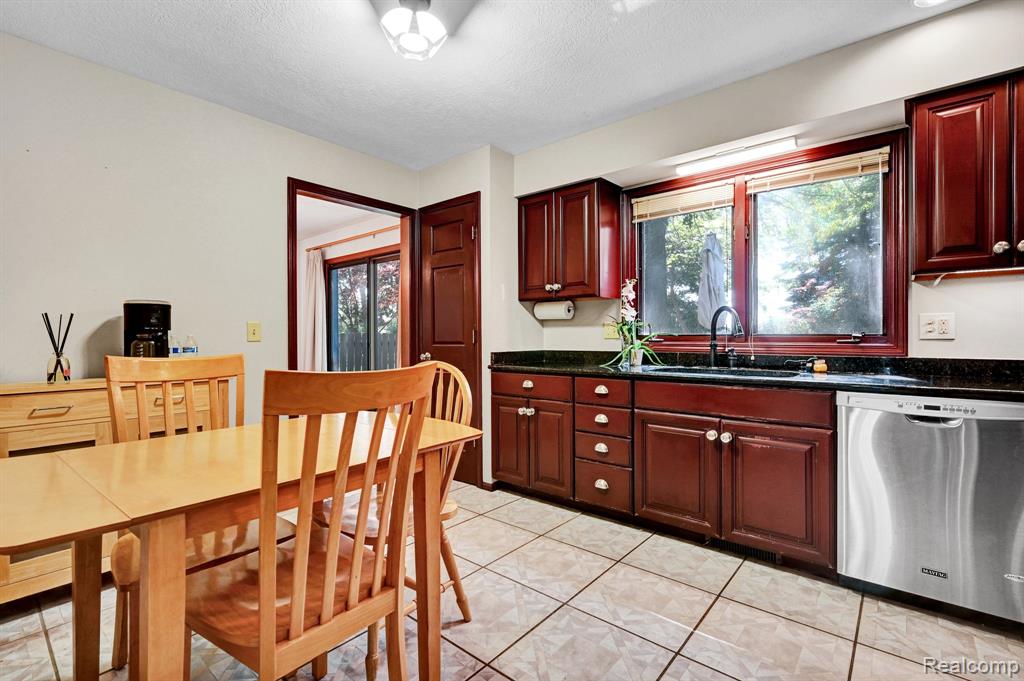 436 Dutch Hill Drive, Lansing, MI 48917 — Photo 11