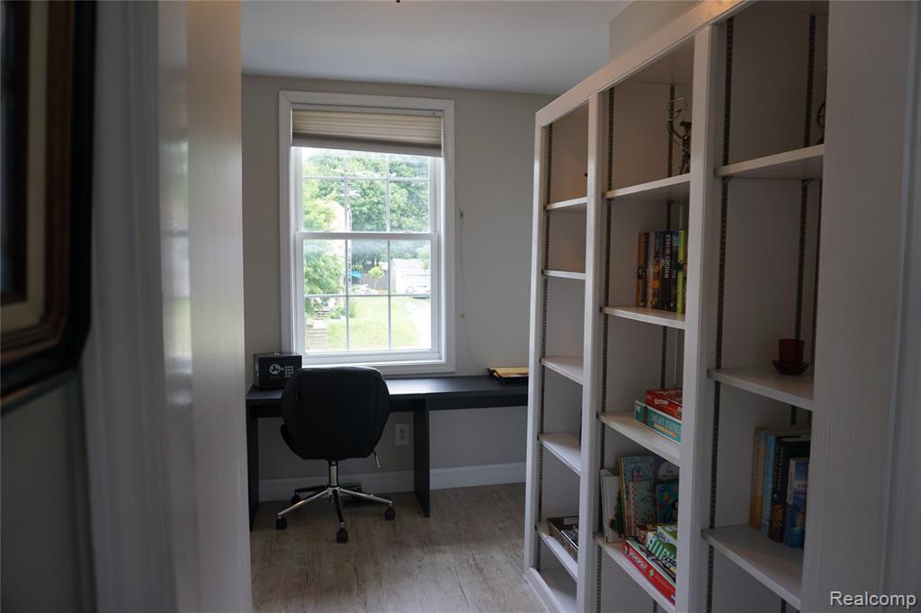 955 N Chevrolet Avenue, Flint, MI 48504 — Photo 32