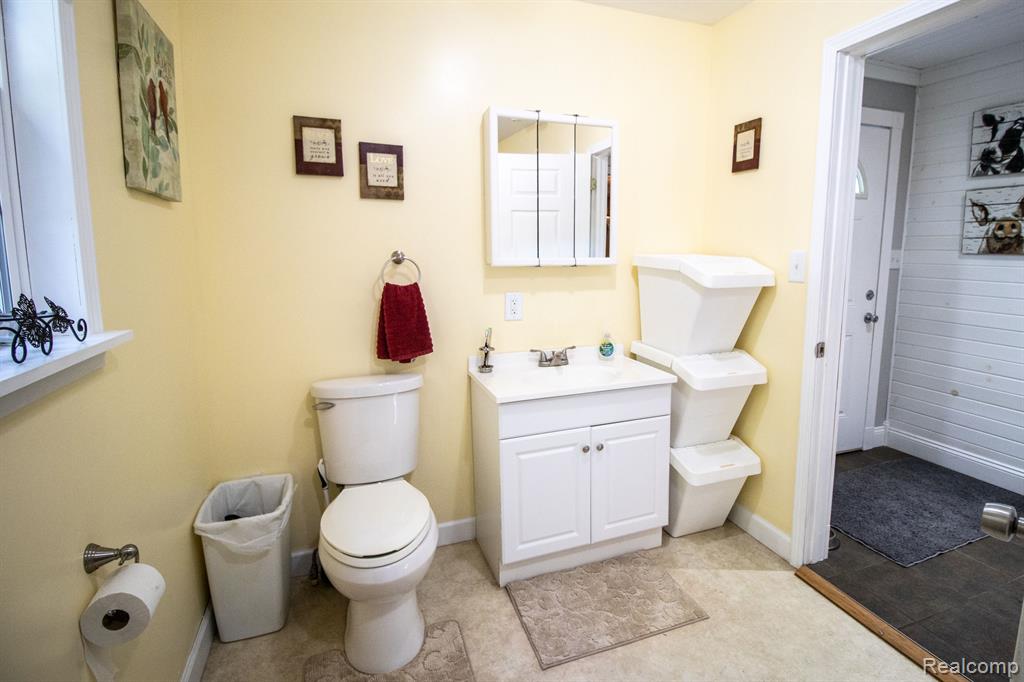 12595 N Budd Road, Burt, MI 48417 — Photo 32