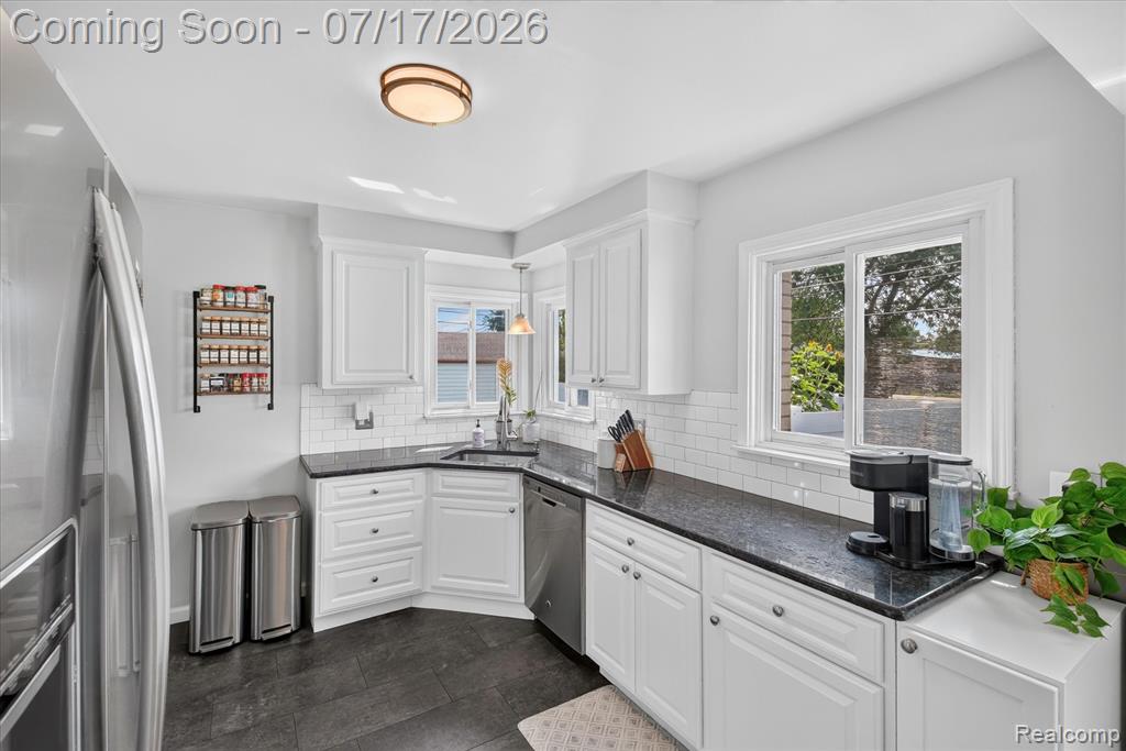 11014 Garden Street, Livonia, MI 48150 — Photo 9