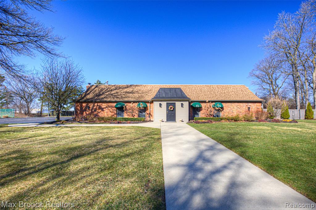 591 S Spinningwheel Lane, Bloomfield Hills, MI 48304 — Photo 37