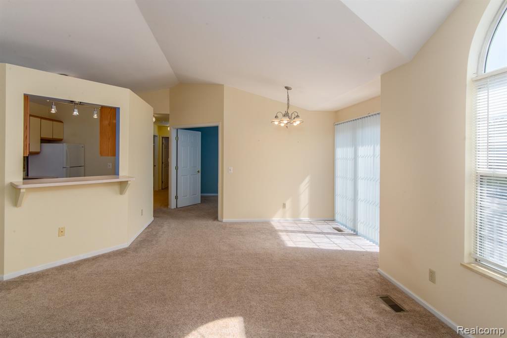 221 OAKBROOKE Drive, 5, South Lyon, MI 48178 — Photo 7