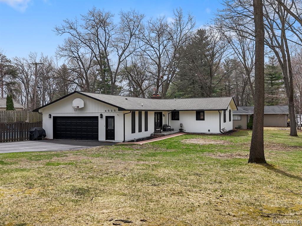 4525 CENTRAL Avenue, Clarkston, MI — Photo 2