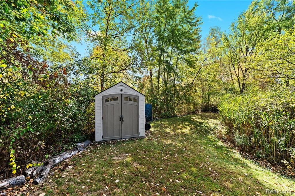 4862 Greenview Drive, Commerce Twp, MI 48382 — Photo 45