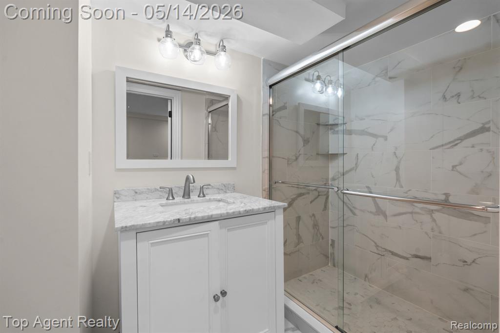6739 White Pine Court, Bloomfield Hills, MI 48301 — Photo 39
