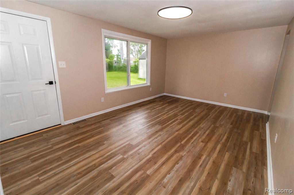 519 S Elm Street, Lapeer, MI 48446 — Photo 12