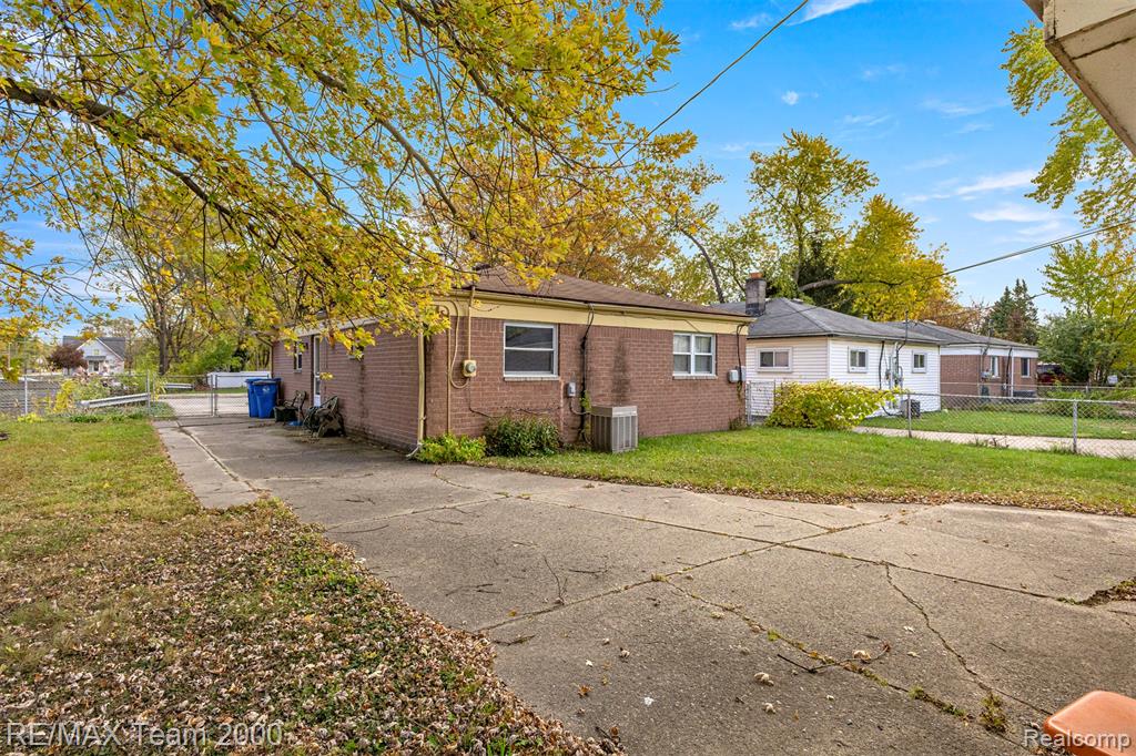 5622 Campbell Street, Dearborn Heights, MI 48125 — Photo 32