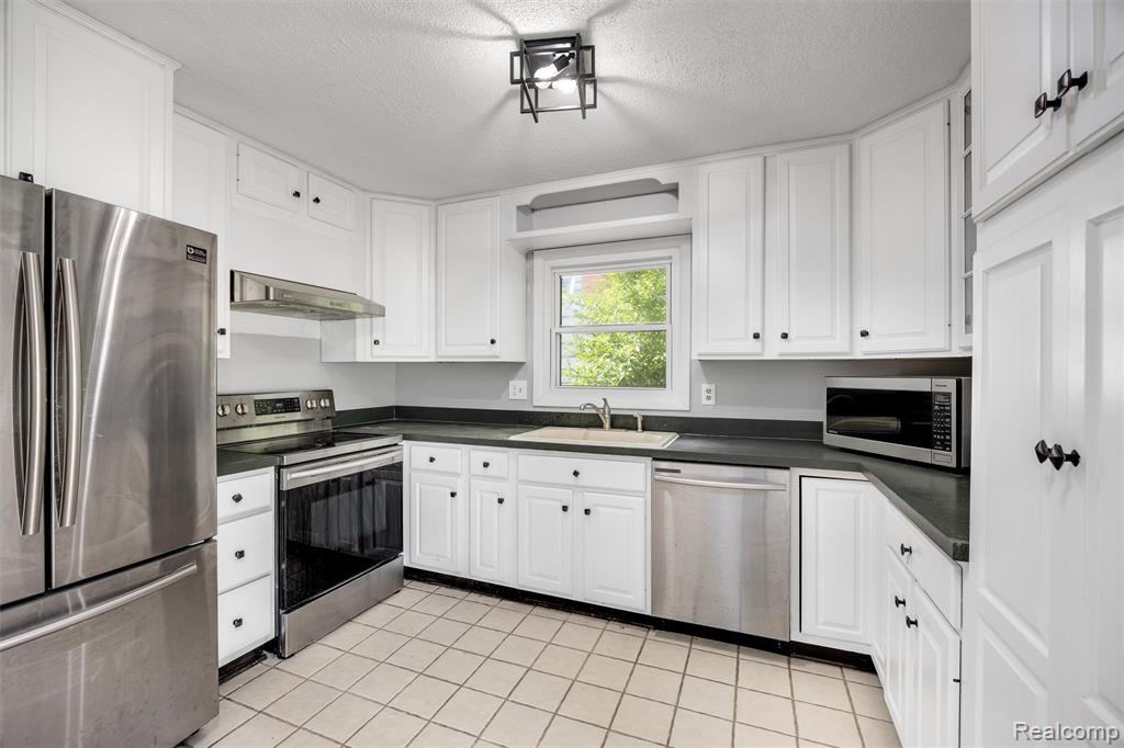 4942 Butler Drive, Troy, MI 48085 — Photo 8