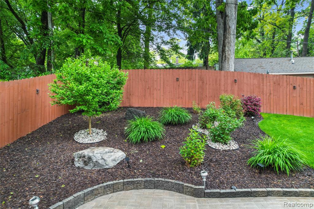 901 Ridge Road, Lake Orion, MI 48362 — Photo 17