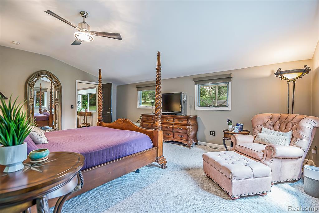 4990 Broomfield Lane, West Bloomfield, MI — Photo 13