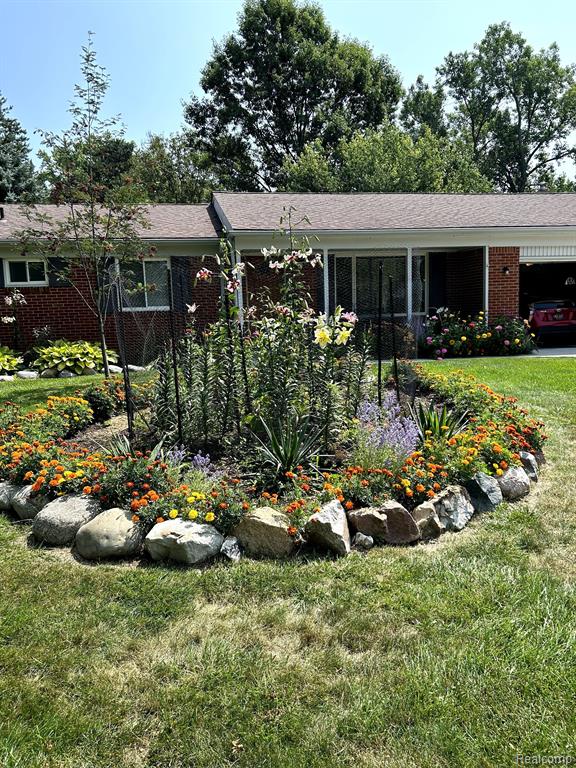 6084 HERBMOOR Street, Troy, MI 48098 — Photo 32