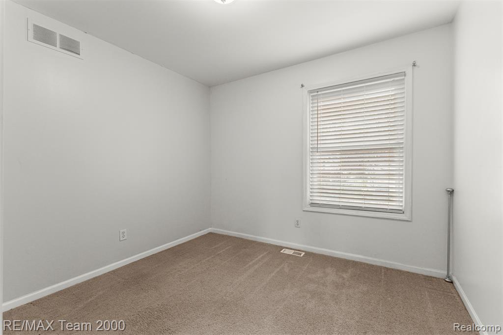 21717 Hildebrandt Drive, Flat Rock, MI 48134 — Photo 31