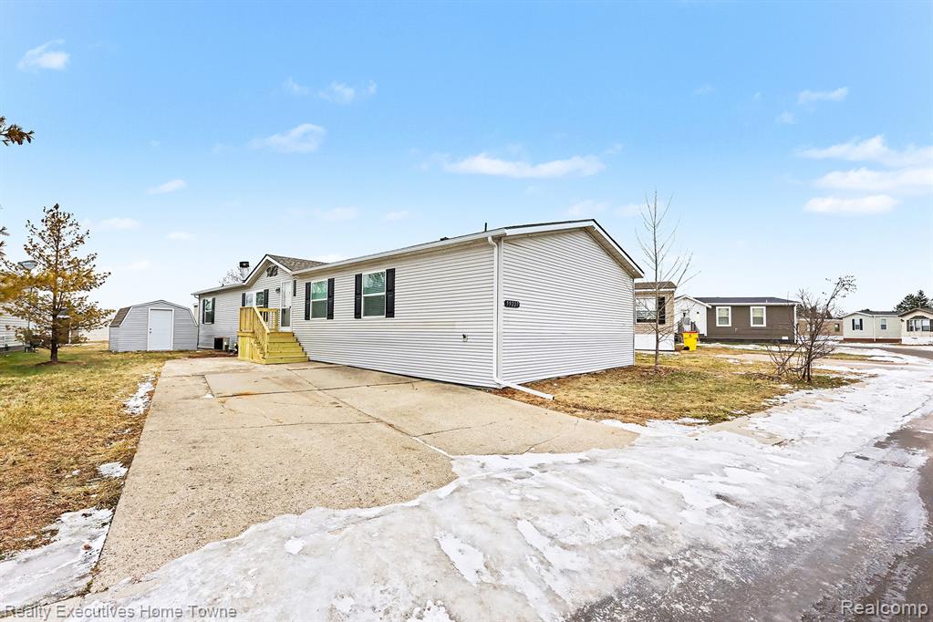 59227 Lewis Ln, New Haven, MI 48048 — Photo 2