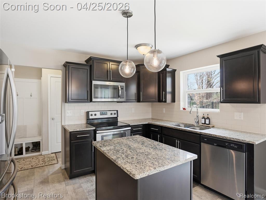 402 Ridgewood Drive, Ortonville, MI 48462 — Photo 15