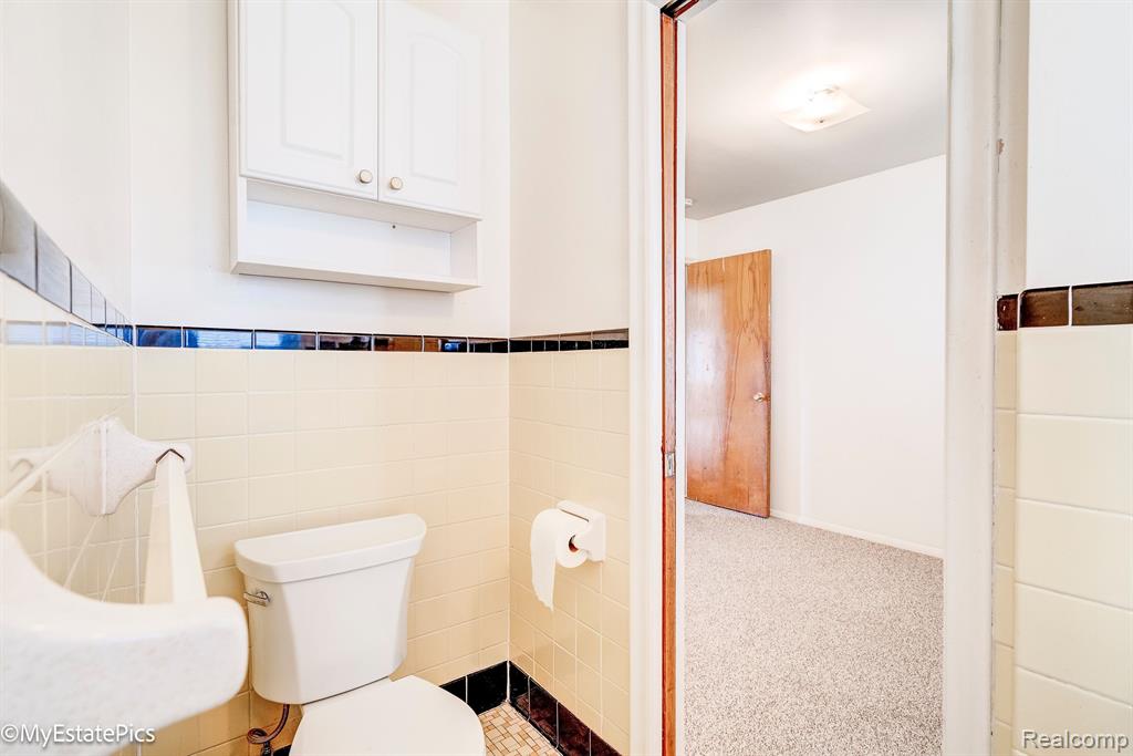 8242 RICKIE Lane, Westland, MI — Photo 20