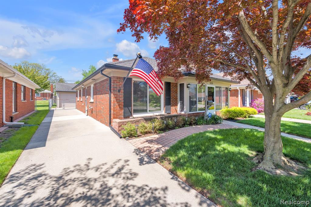 5725 Burger Street, Dearborn Heights, MI 48127 — Photo 3