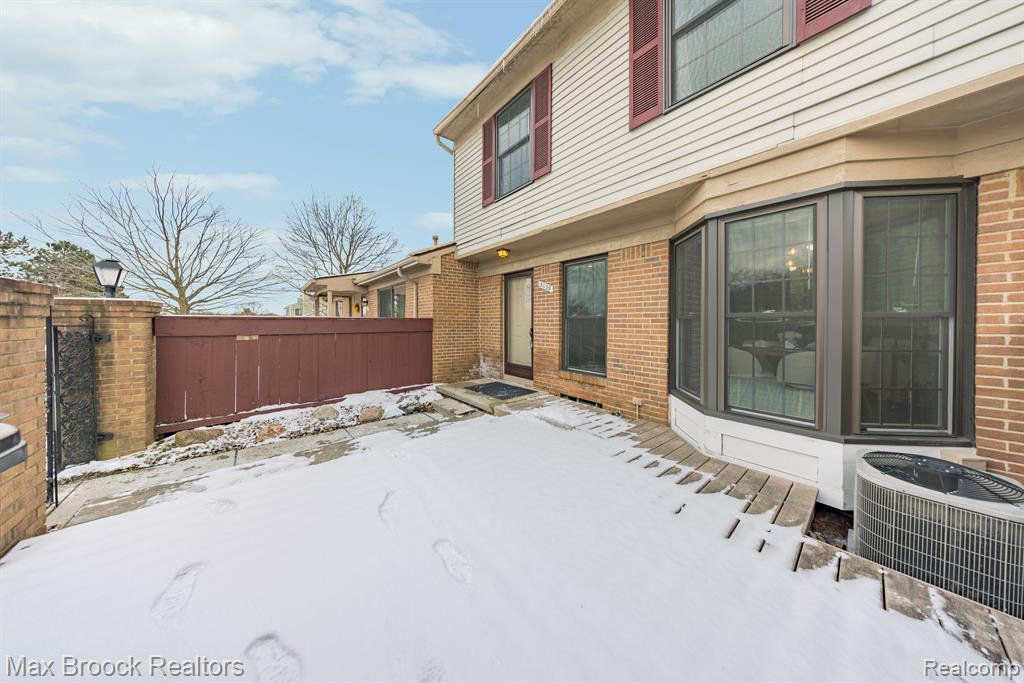 31139 COUNTRY, Farmington Hills, MI 48331 — Photo 42