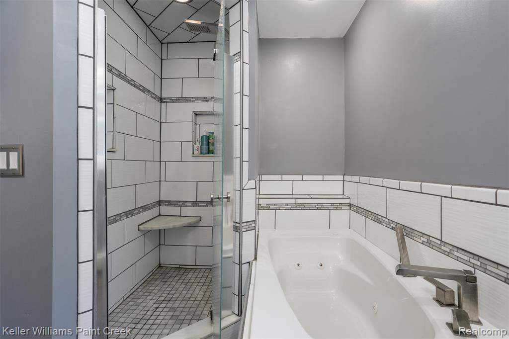 5842 Pleasant Drive, Waterford, MI 48329 — Photo 19