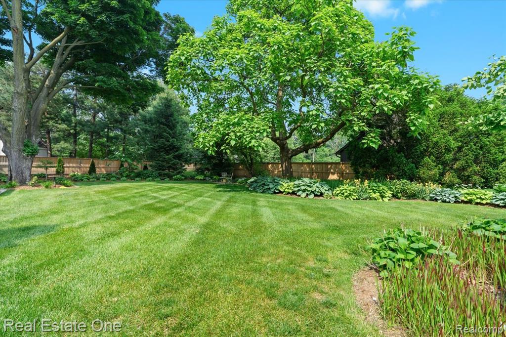 22 Elm Park Boulevard, Pleasant Ridge, MI — Photo 41