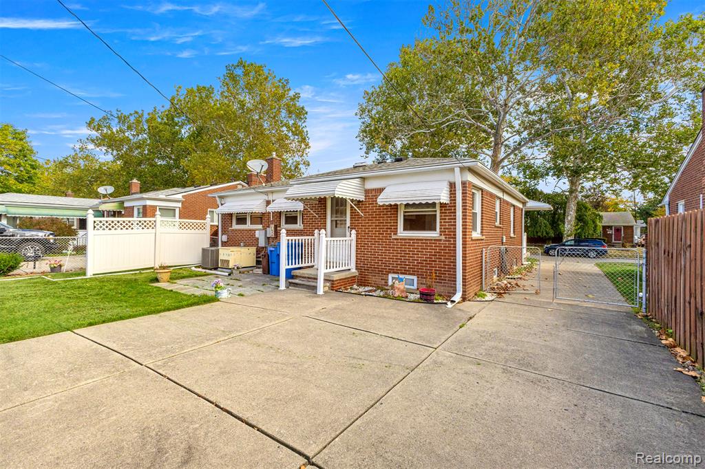 8255 Kinmore Street, Dearborn Heights, MI 48127 — Photo 34