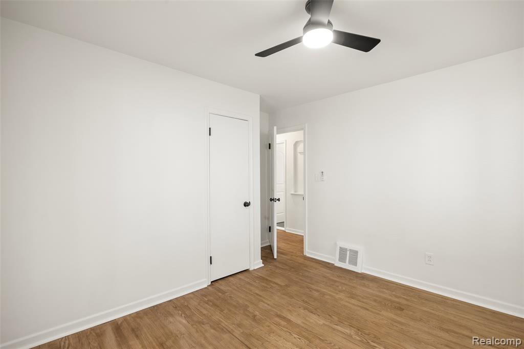 24691 Kipling Street, Oak Park, MI 48237 — Photo 10