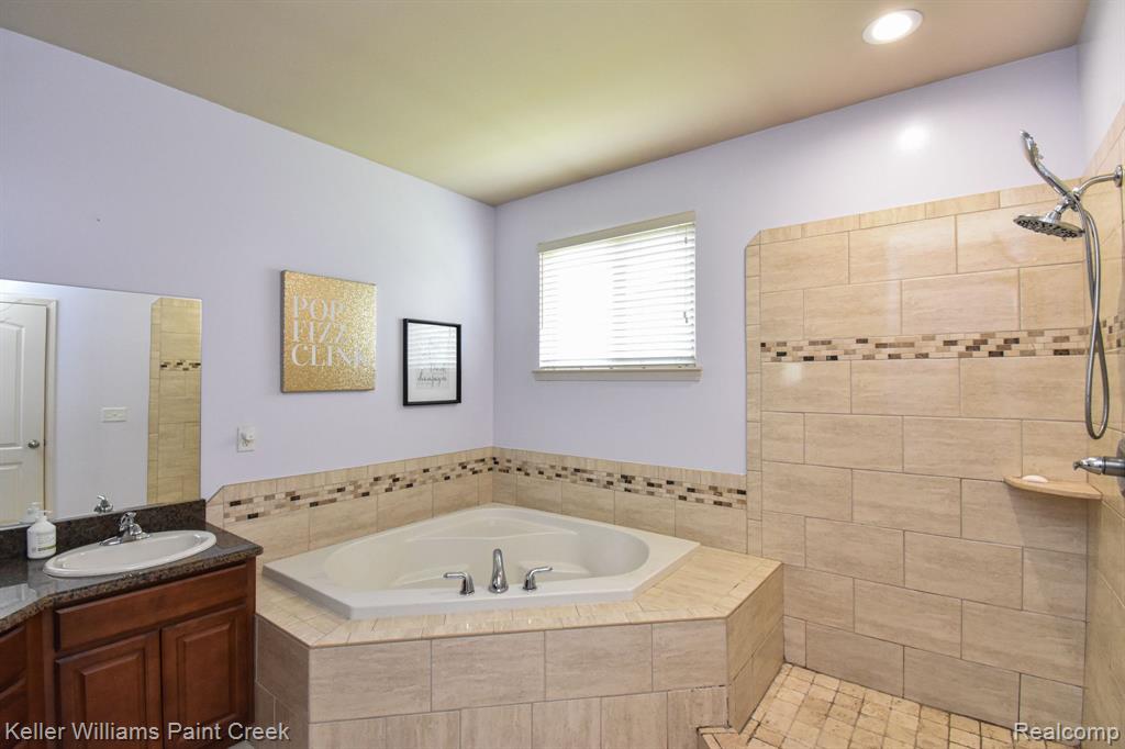 51405 CAROLINE Drive, Chesterfield, MI 48047 — Photo 25