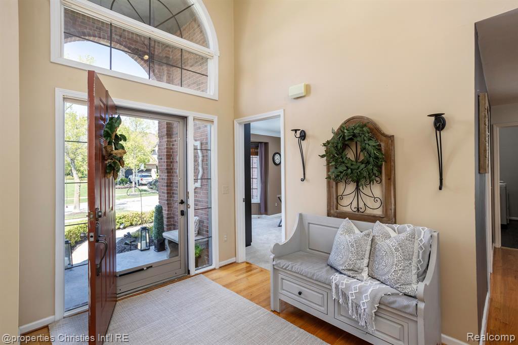 45571 IRVINE Drive, Novi, MI — Photo 5