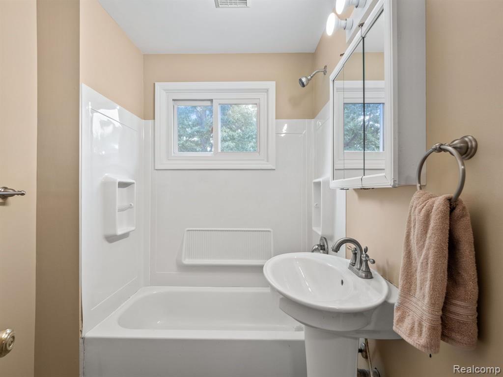 9303 BEECHCREST Street, White Lake, MI — Photo 16