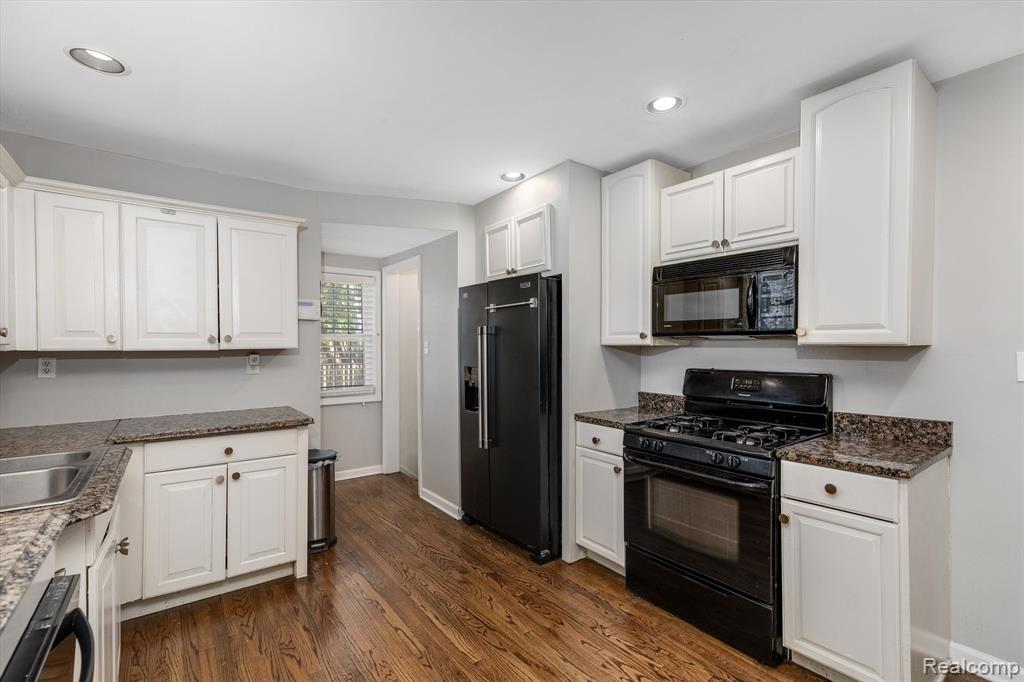 5220 LANNOO Street, Grosse Pointe, MI 48236 — Photo 11