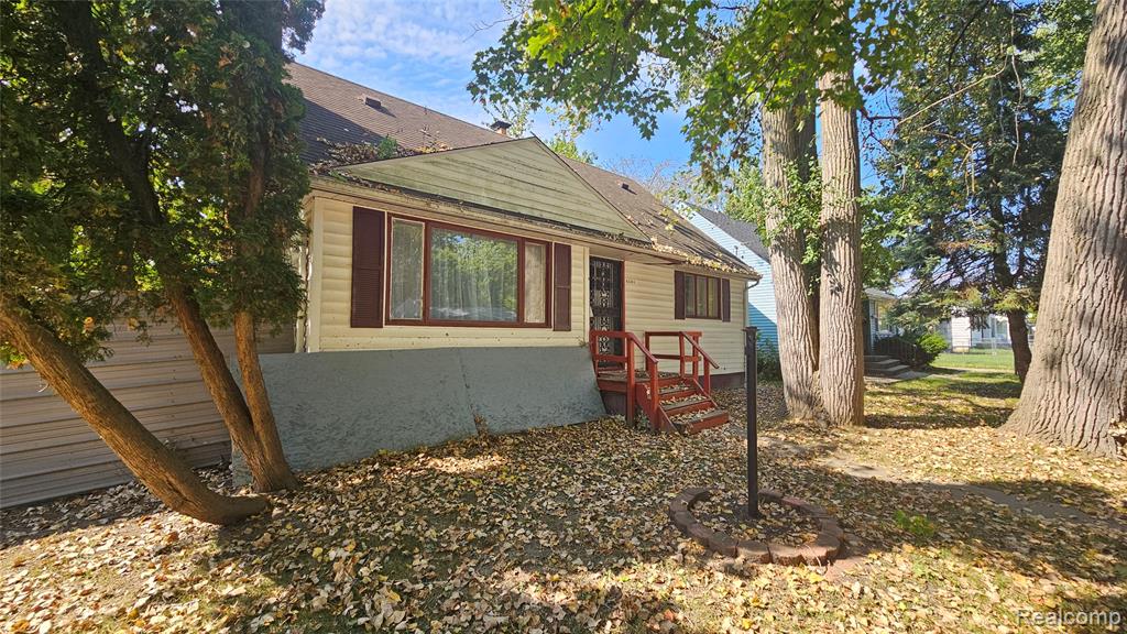 4201 Winona Street, Flint, MI 48504 — front exterior