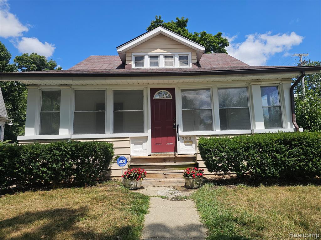 2100 Cadillac Street, Flint, MI 48504