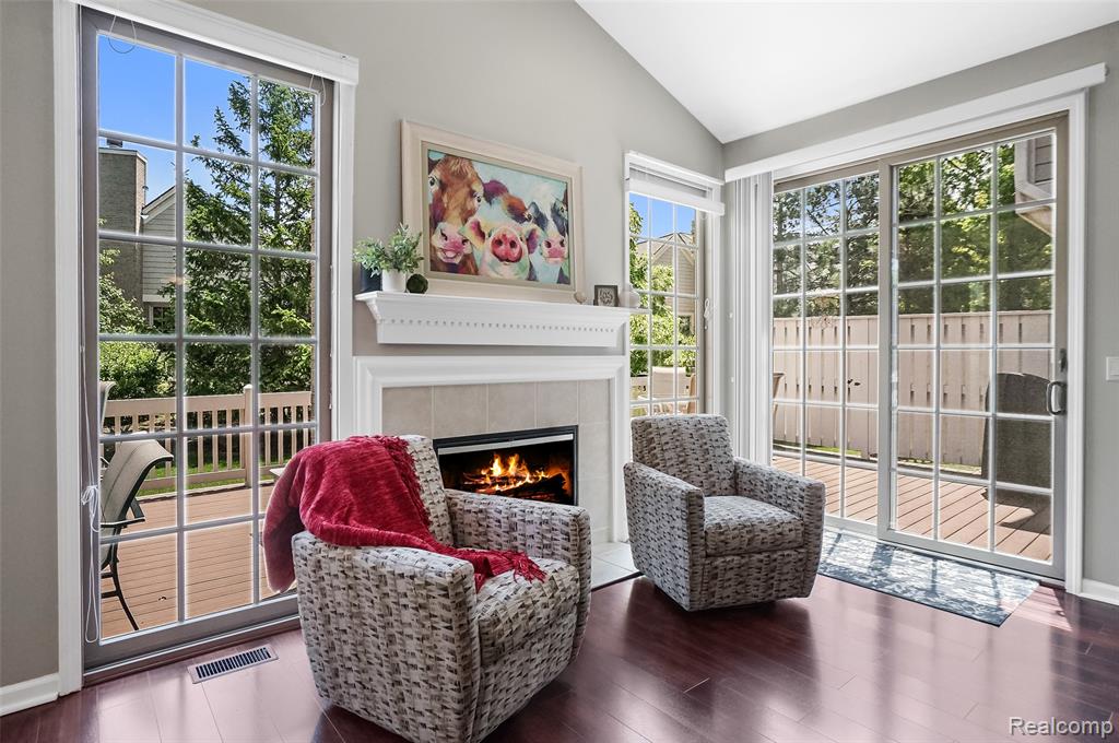 16822 Lochmoor Circle W, Northville, MI 48168 — Photo 11
