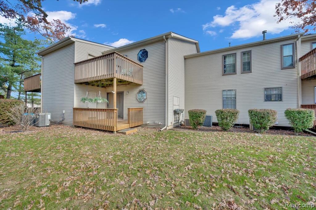 4911 Oak Hill Drive, Waterford, MI 48329 — Photo 15