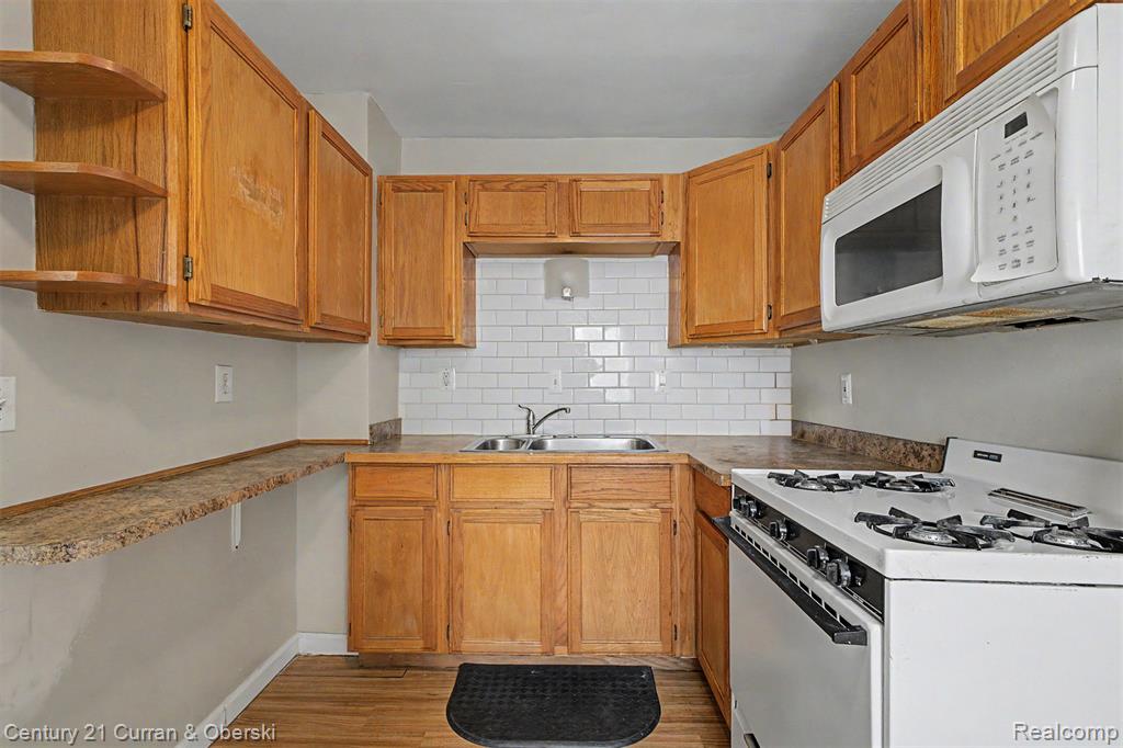 5160 Hazel Street, Dearborn Heights, MI 48125 — Photo 7