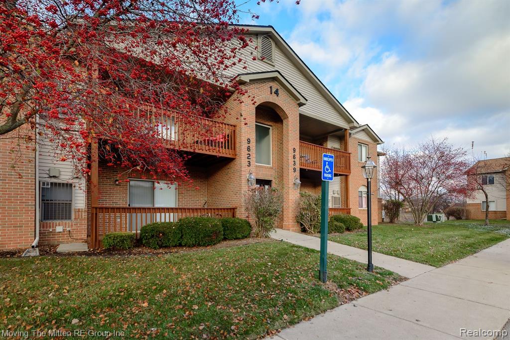 9635 WILDFLOWER Court, Van Buren, MI 48111 — Photo 29