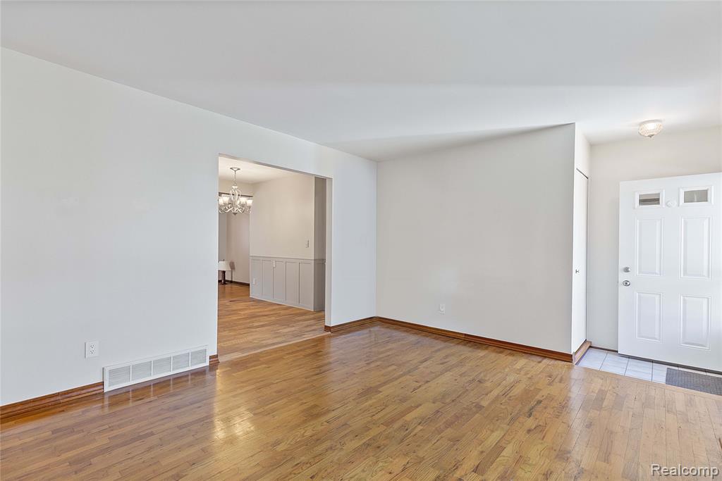 922 Canterbury Drive, Madison Heights, MI 48071 — Photo 5