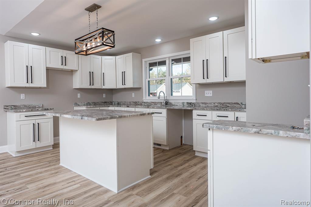 2047 Edward Lane East, MI — Photo 9