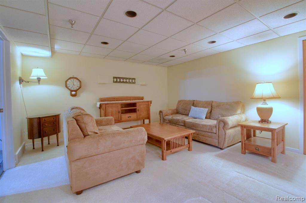 9362 EASTWIND Drive, Livonia, MI 48150 — Photo 25